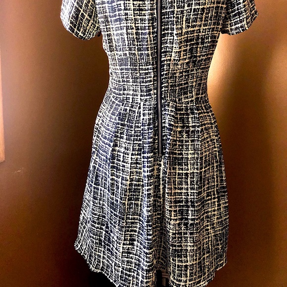 Collard Short Sleeve Abstract Mini Dress - Picture 6 of 9